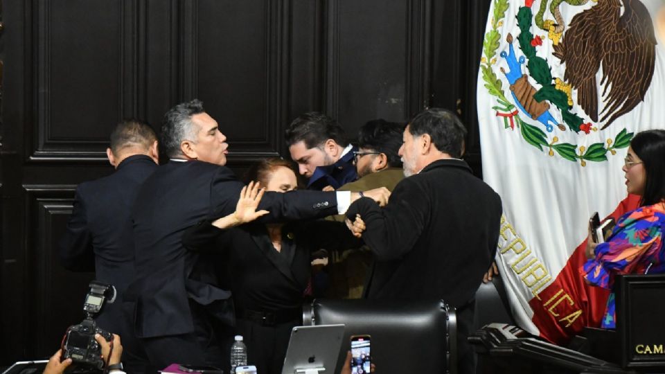 Conato de bronca entre Alejandro Moreno Cárdenas, y Gerardo Fernández Noroña.