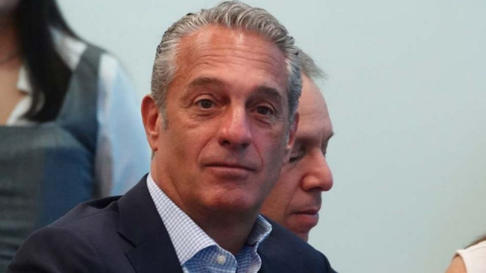 'Hoy, aquí con ustedes, reafirmamos nuestro compromiso de seguir invirtiendo, trabajando, creando', dijo.