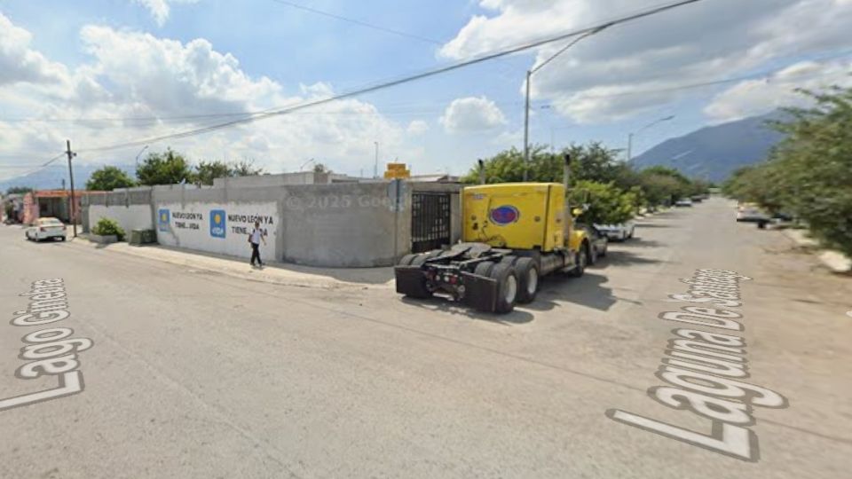 Autoridades acordonaron la zona en Escobedo tras el ataque contra un motociclista.