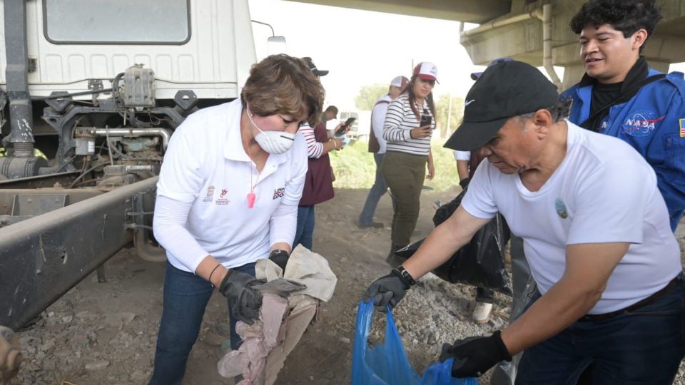 La gobernadora del Edomex participó en la jornada de recolecta de basura que rompió el Récord Guinnes.