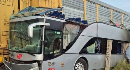 Tragedia en Edomex: Tren embiste autobús y deja múltiples víctimas en la carretera a Atlacomulco