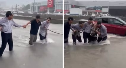 VIDEO | Rescatan a mujer atrapada en inundación de avenida Gonzalitos