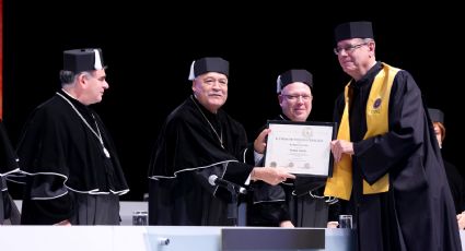 UANL entrega nombramiento de Profesor Emérito a 12 catedráticos por su trayectoria académica