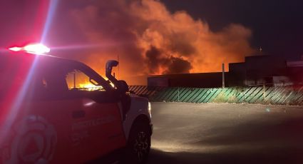 Incendio en bodega de productos químicos provoca evacuación en Escobedo