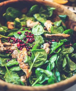 Ensaladas depurativas: la opción ideal para recuperar el equilibrio tras los excesos navideños