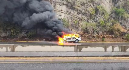 Se incendia camioneta en avenida Ricardo Margain, en San Pedro Garza García