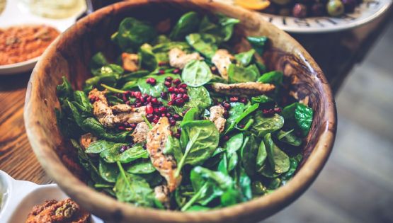Ensaladas depurativas: la opción ideal para recuperar el equilibrio tras los excesos navideños