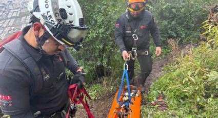 Rescatan a hombre tras sufrir una fractura en el Cerro del Topo Chico