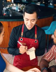 Foto descriptiva de: CENEVAL firma convenio para certificar inglés de prestadores de servicios rumbo al Mundial de Futbol