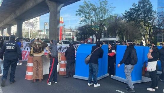 Estudiantes de la UPN cierran vialidad en Periférico al cruce con Picacho Ajusco
