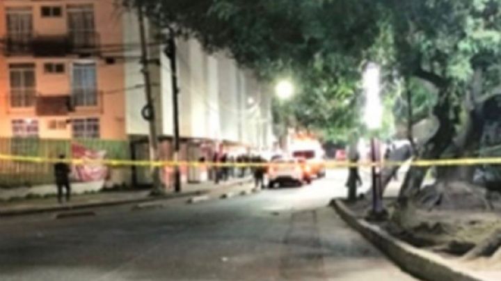 Policías de inteligencia repelen agresión y dos sospechosos resultan lesionados