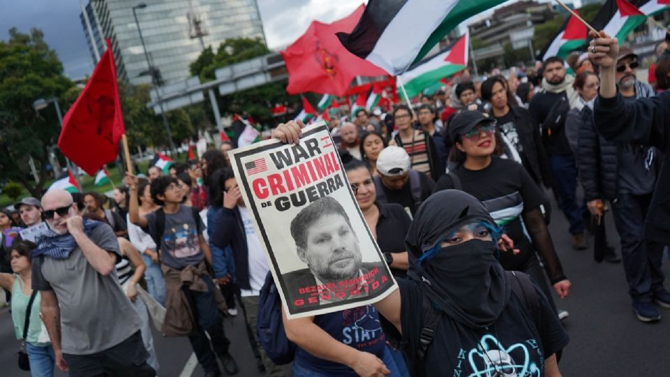 Activistas Pro Palestina se retiraron de la embajada de Israel.