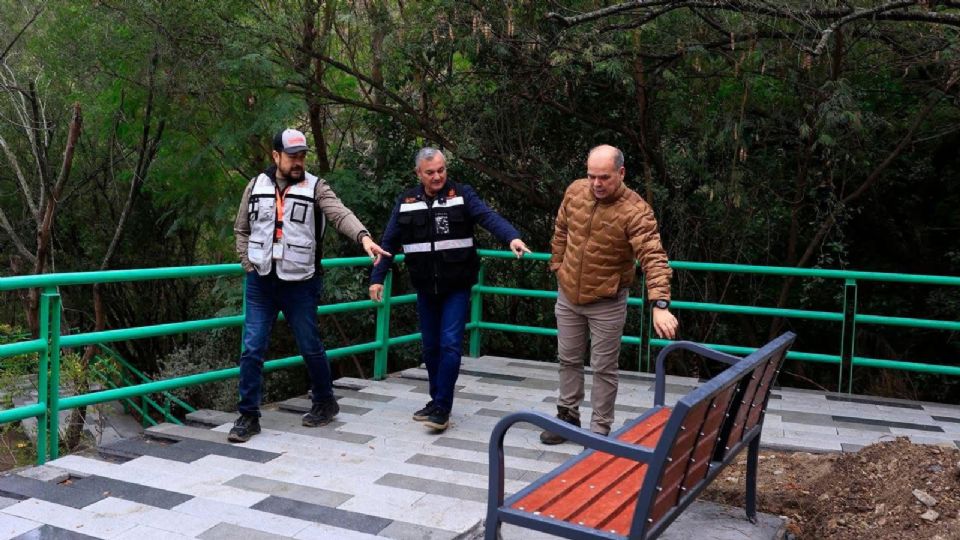 El alcalde de Guadalupe, Héctor García García, recorrió el Parque Lineal Cerro de la Silla para supervisar los trabajos de mejoramiento en accesos y andadores.