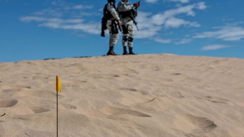 Elementos de seguridad marcaron el alto a una camioneta para una revisión de rutina.