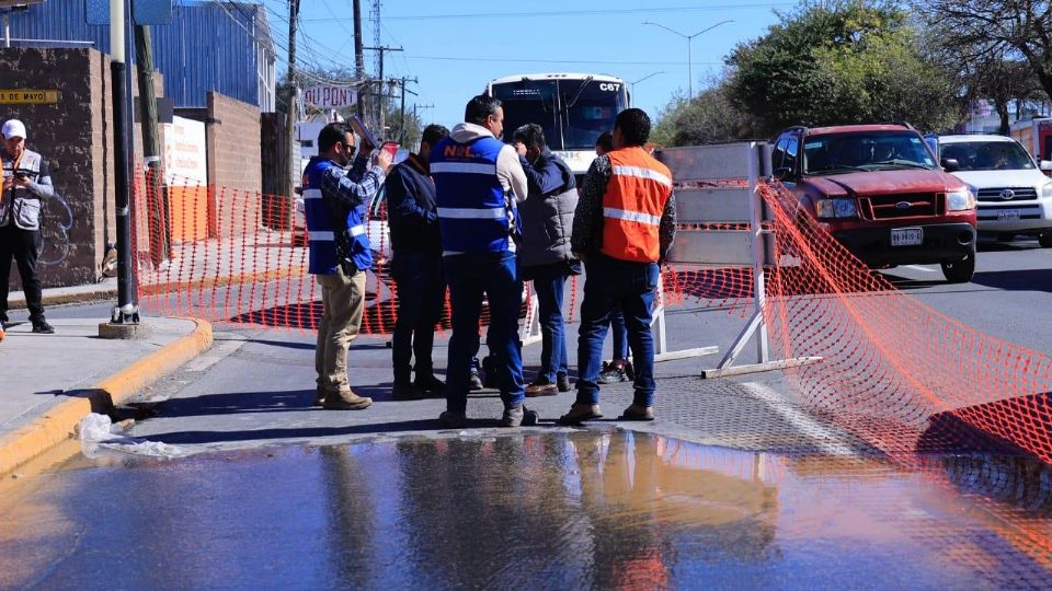 El contraflujo se habilitará en el cuerpo sur de la avenida Eloy Cavazos mientras se realizan los trabajos de reparación en la tubería dañada.