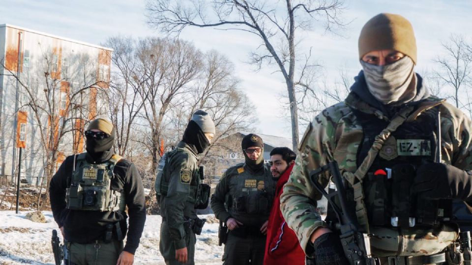 Al menos 14 personas han muerto en centros del ICE recientemente, con 30 fallecimientos registrados en el último año.