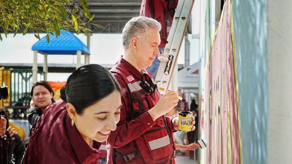 Waldo Fernández participó junto a jóvenes y familias en actividades comunitarias durante el Gran Tequio realizado en Zuazua.