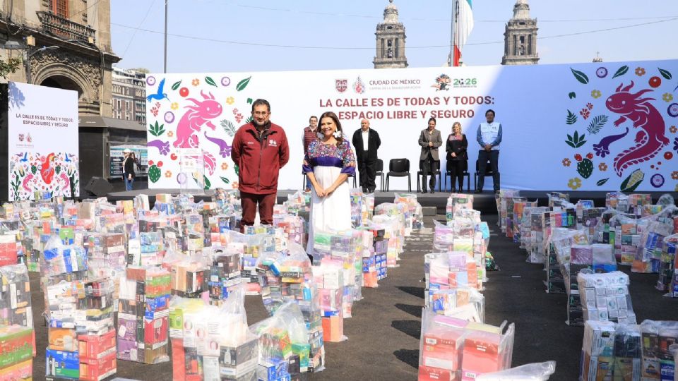 Durante el decomiso, autoridades aseguraron 50 mil 376 dispositivos.