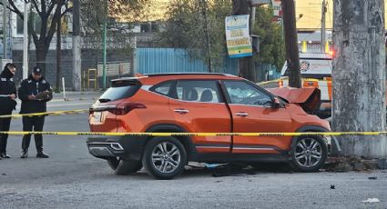 Muere joven tras estrellar camioneta contra torre de CFE en Monterrey