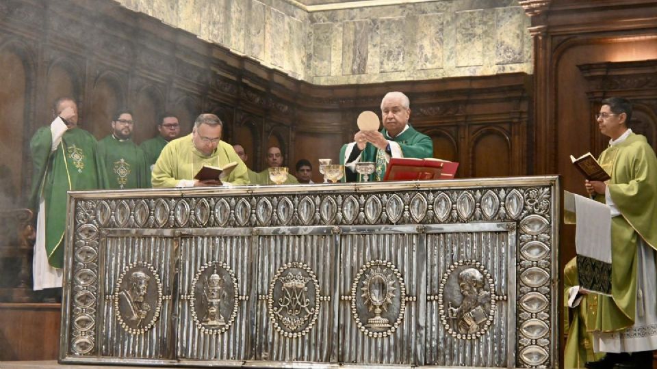 Rogelio Cabrera López continuará al frente de la Arquidiócesis de Monterrey mientras el Vaticano define el proceso de relevo.