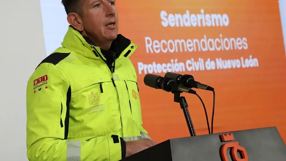 Protección Civil de Nuevo León exhortó a senderistas a extremar precauciones en cerros y sierras ante las bajas temperaturas y cambios bruscos de clima.