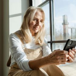 Envejecimiento digital: cómo la vida frente a pantallas está afectando tu piel