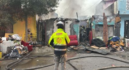 Bomberos y Protección Civil sofocan incendio en casa de la colonia San Bernabé de Monterrey