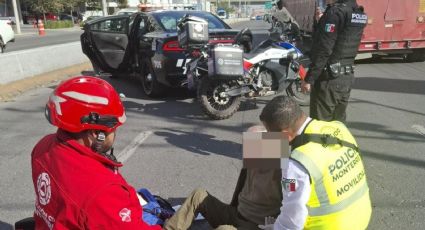 Oficial de Tránsito de Monterrey auxilia a adulto mayor atropellado en Mitras Centro