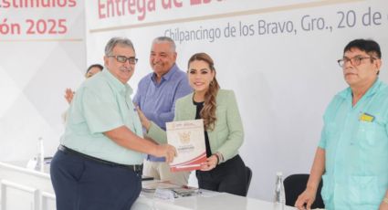 Evelyn Salgado entrega estímulos de jubilación 2025 a 878 trabajadores de la educación en Guerrero