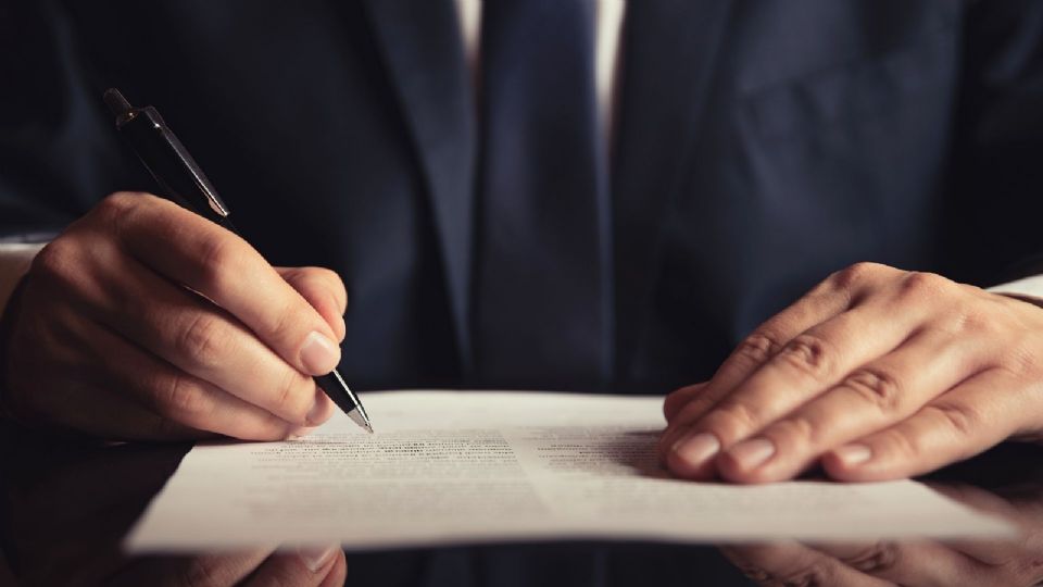 La prisión preventiva no equivale a una condena ni implica, por sí misma, la pérdida automática de derechos laborales.