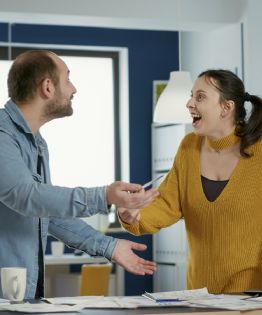 Psicólogos explican cómo enfrentar conversaciones incómodas sin perder la calma