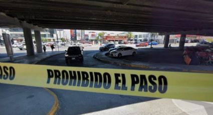 Hallan a un hombre sin vida dentro de un vehículo bajo puente en Avenida Revolución