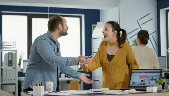 Psicólogos explican cómo enfrentar conversaciones incómodas sin perder la calma