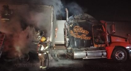 Se incendia tráiler cargado con lavadoras en el Libramiento Noroeste