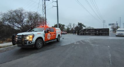 Volcadura de transporte de personal deja seis personas lesionadas en Pesquería