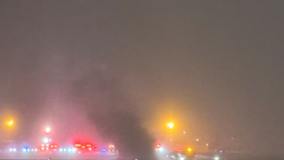 Las autoridades mantienen el área restringida para evitar riesgos a pasajeros.