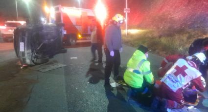 Volcadura en Paseo de los Leones deja un lesionado y moviliza a cuerpos de auxilio