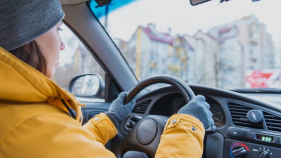 El mantenimiento preventivo del auto durante el invierno ayuda a evitar fallas mecánicas y mejora la seguridad en climas fríos.
