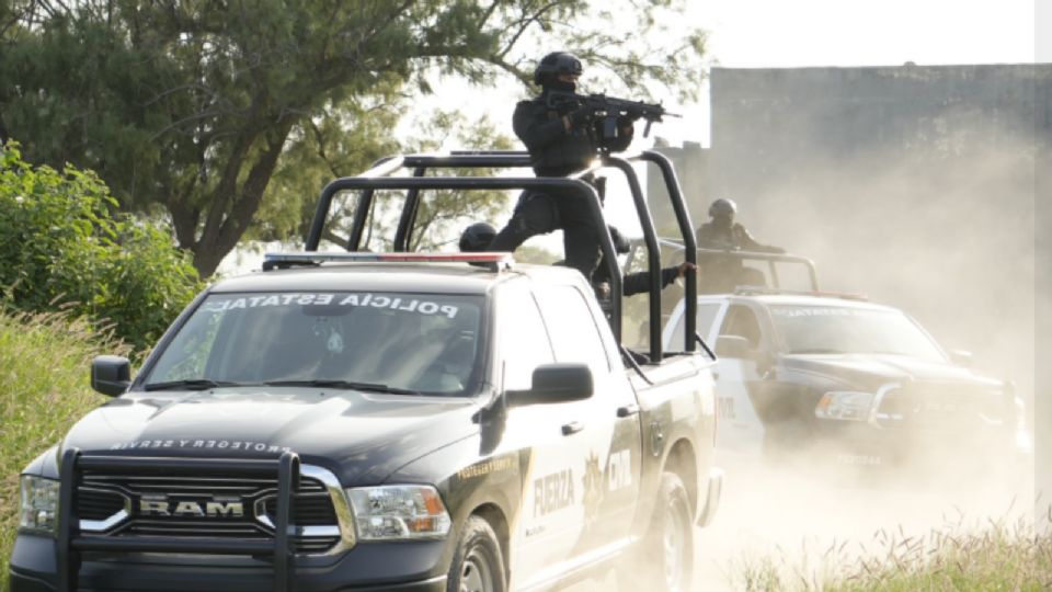 Elementos de seguridad mantienen resguardada la zona tras el enfrentamiento registrado durante el Operativo Muralla en Montemorelos.
