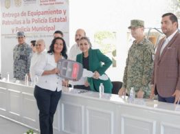Evelyn Salgado entrega patrullas y equipo táctico a 29 municipios