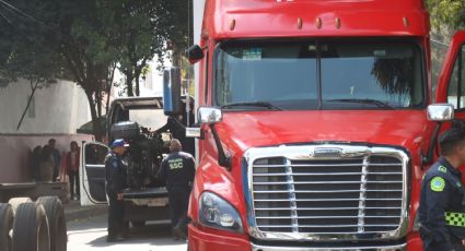 Tráiler choca auto y atropella a mujer en Monterrey; hay dos lesionados