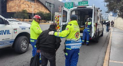 Hombre resulta lesionado tras caerle su auto mientras cambiaba una llanta en San Pedro