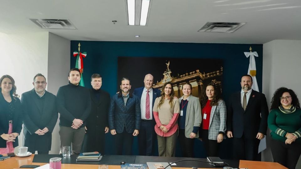 Autoridades de Nuevo León y expertos de la Agencia Danesa de Energía durante la reunión para impulsar la eficiencia energética y la cooperación con la industria.