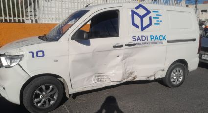 Chocan 3 vehículos en Guadalupe; hay dos personas lesionadas