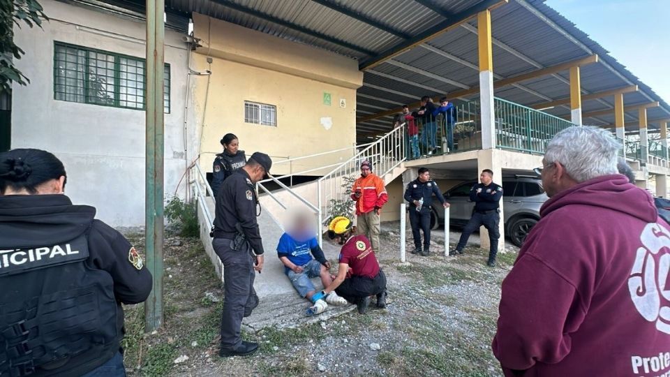Elementos de PROXPOL y Protección Civil de Escobedo durante las labores de rescate en el Cerro del Topo Chico.