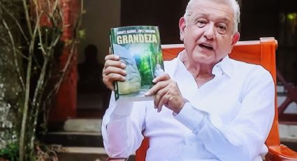 Morenistas en San Lázaro reciben como regalo “Grandeza”, el nuevo libro de AMLO