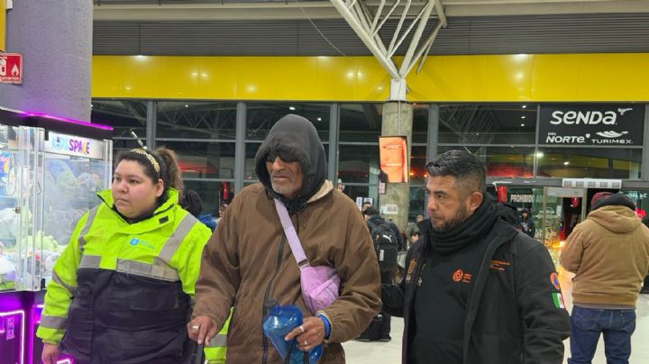 Rescatan a adulto mayor sin hogar y lo canalizan a albergue en el Centro de Monterrey