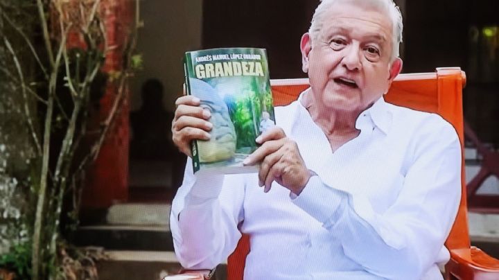 Morenistas en San Lázaro reciben como regalo “Grandeza”, el nuevo libro de AMLO