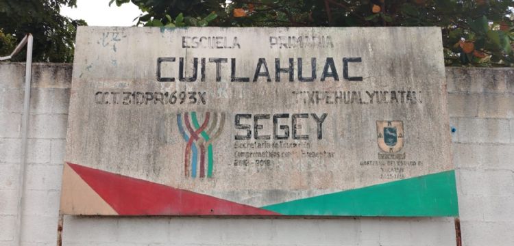 Madres de familia en Tixpéhual frenan a conserje con antecedentes de acoso y venta de drogas