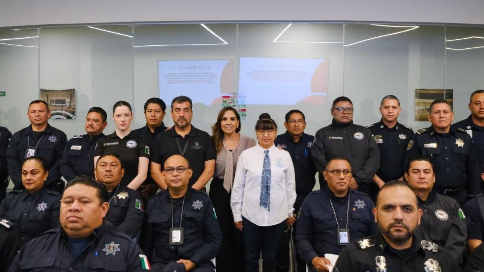 Elementos de seguridad de diversas entidades federativas realizaron simulacros de detección de explosivos y manejo de sustancias peligrosas en las instalaciones del C5 en Cancún.